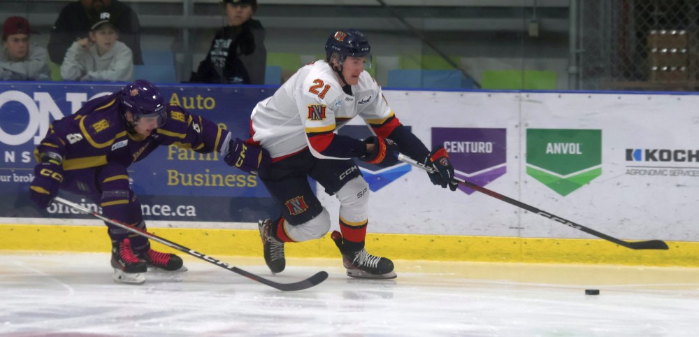 Niverville beat the Winnipeg Monarchs 3-2 Oct. 15. (Cassidy Dankochik The Carillon)