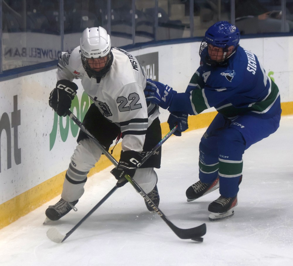 Seven of the Eastman Selects regional teams were in action inside the Southeast Event Centre Oct. 17-19. (Cassidy Dankochik The Carillon)