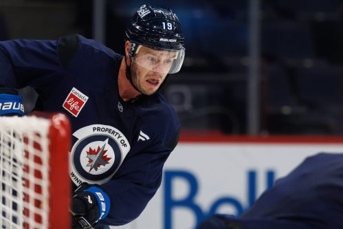 MIKE DEAL / FREE PRESS
Winnipeg Jets’ Jonathan Toews (19) during practice at Canada Life Centre Tuesday.
251007 - Tuesday, October 07, 2025.