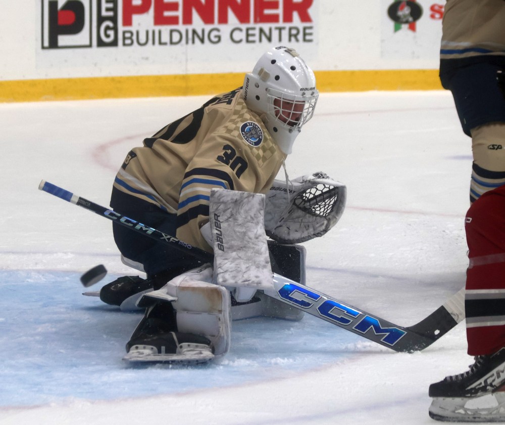 Steinbach defeated Virden 5-2 in MJHL action Oct. 18 at the Southeast Event Centre. (Cassidy Dankochik The Carillon)