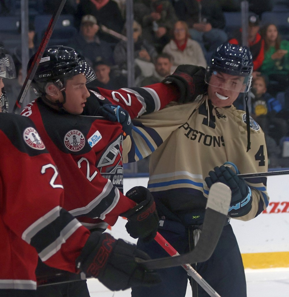 Steinbach defeated Virden 5-2 in MJHL action Oct. 18 at the Southeast Event Centre. (Cassidy Dankochik The Carillon)