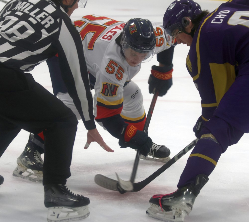 Niverville beat the Winnipeg Monarchs 3-2 Oct. 15. (Cassidy Dankochik The Carillon)