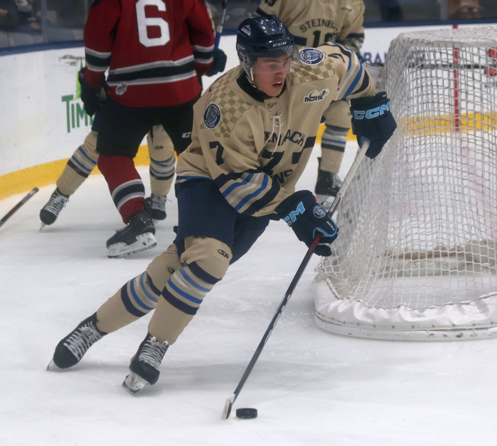 Steinbach defeated Virden 5-2 in MJHL action Oct. 18 at the Southeast Event Centre. (Cassidy Dankochik The Carillon)