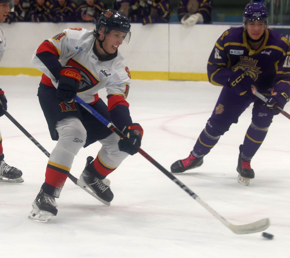 Niverville beat the Winnipeg Monarchs 3-2 Oct. 15. (Cassidy Dankochik The Carillon)