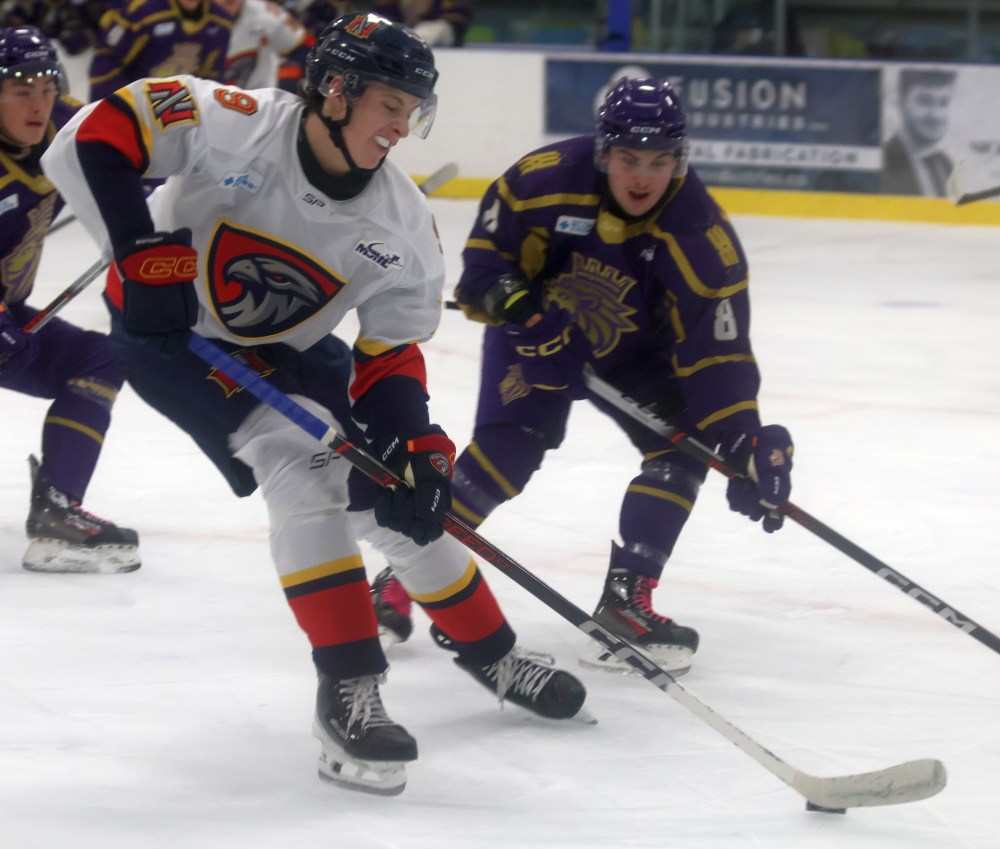 Niverville beat the Winnipeg Monarchs 3-2 Oct. 15. (Cassidy Dankochik The Carillon)
