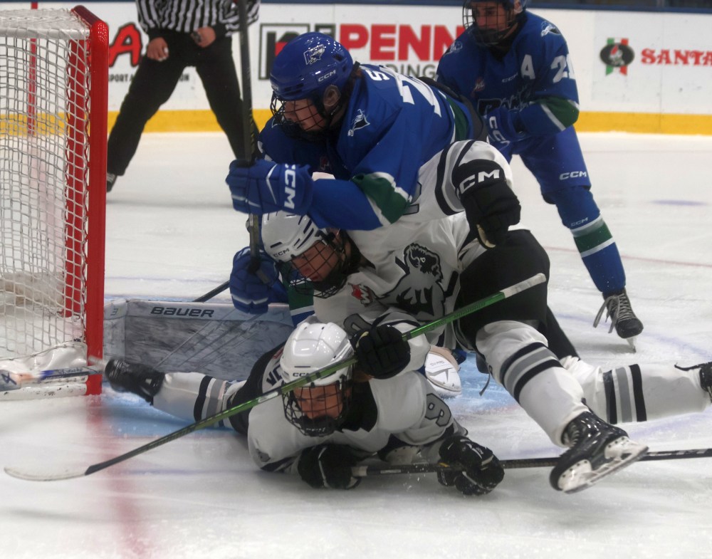 Seven of the Eastman Selects regional teams were in action inside the Southeast Event Centre Oct. 17-19. (Cassidy Dankochik The Carillon)