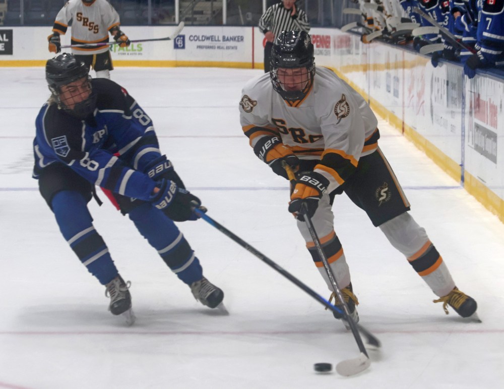SRSS beat Oak Park in Winnipeg High School Hockey League action in Steinbach Oct. 15. (Cassidy Dankochik The Carillon)