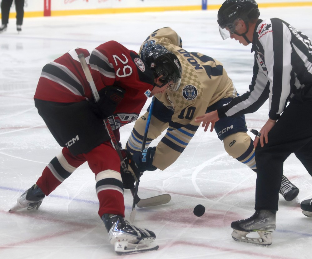 Steinbach defeated Virden 5-2 in MJHL action Oct. 18 at the Southeast Event Centre. (Cassidy Dankochik The Carillon)