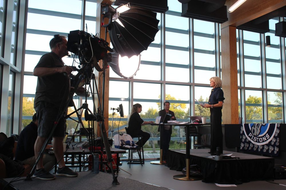 MATTHEW FRANK THE CARILLON
Heather Hiscox, anchor for CBC Morning Live, performs her newscast with her camera crew at the Southeast Event Centre in Steinbach.