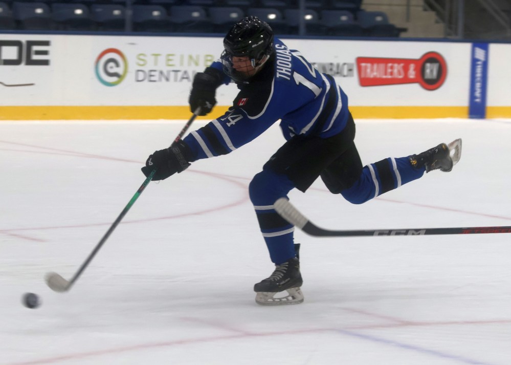 SRSS beat Oak Park in Winnipeg High School Hockey League action in Steinbach Oct. 15. (Cassidy Dankochik The Carillon)
