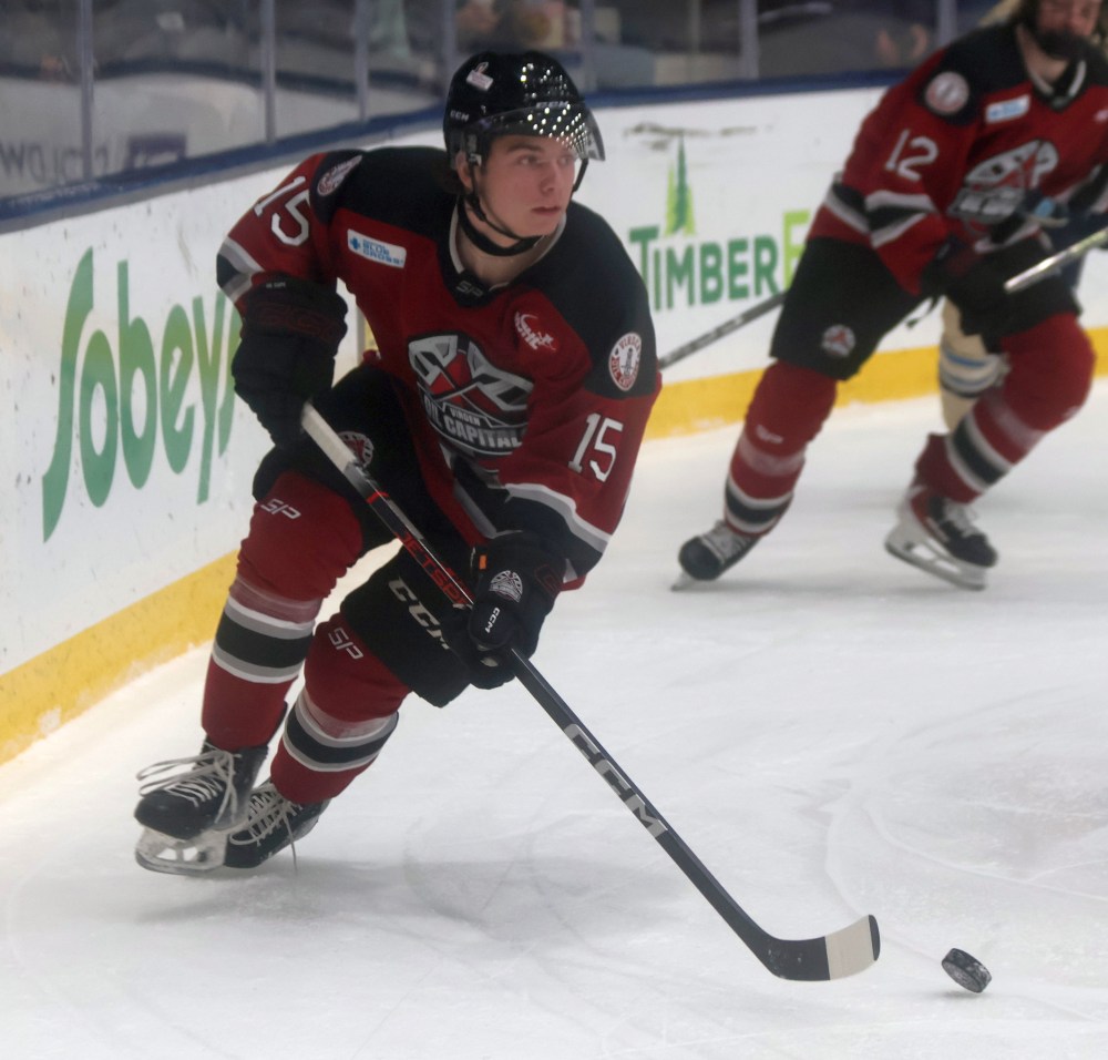 Steinbach defeated Virden 5-2 in MJHL action Oct. 18 at the Southeast Event Centre. (Cassidy Dankochik The Carillon)