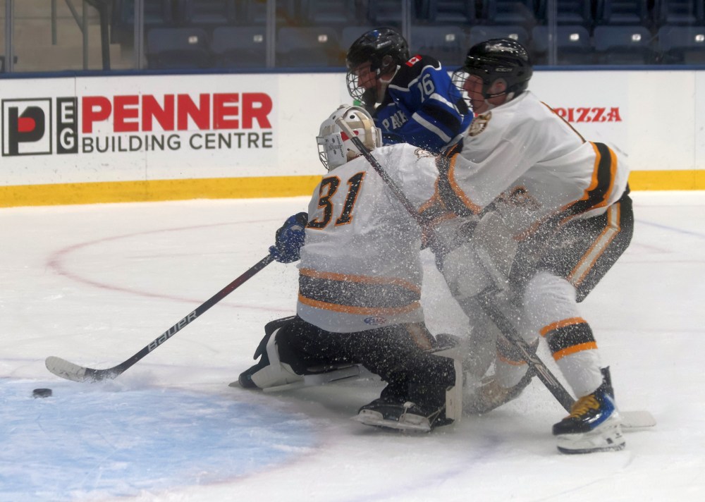 SRSS beat Oak Park in Winnipeg High School Hockey League action in Steinbach Oct. 15. (Cassidy Dankochik The Carillon)