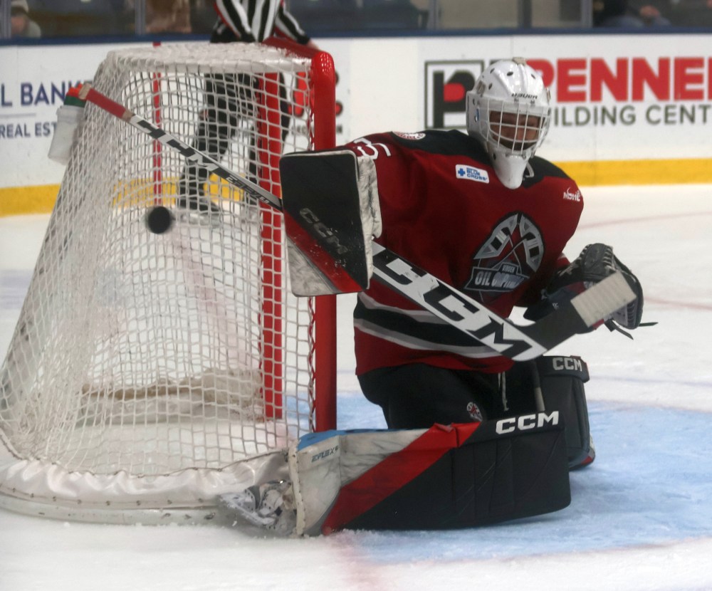 Steinbach defeated Virden 5-2 in MJHL action Oct. 18 at the Southeast Event Centre. (Cassidy Dankochik The Carillon)