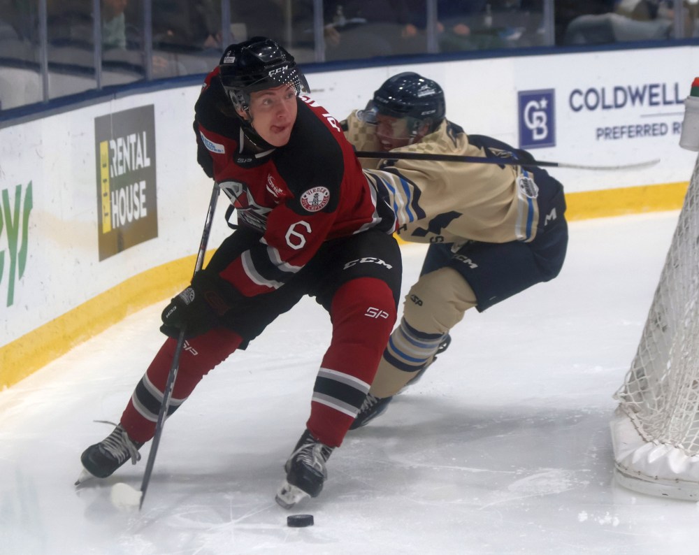 Steinbach defeated Virden 5-2 in MJHL action Oct. 18 at the Southeast Event Centre. (Cassidy Dankochik The Carillon)