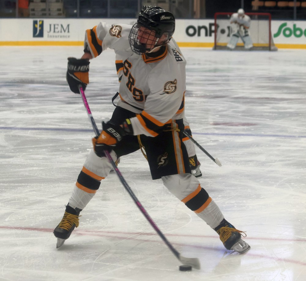 SRSS beat Oak Park in Winnipeg High School Hockey League action in Steinbach Oct. 15. (Cassidy Dankochik The Carillon)