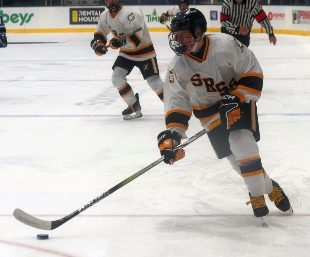 SRSS beat Oak Park in Winnipeg High School Hockey League action in Steinbach Oct. 15. (Cassidy Dankochik The Carillon)