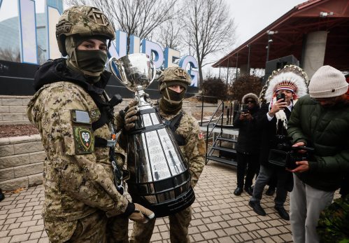 JOHN WOODS / FREE PRESS
Cpl Erik Goodmansson and Pte Lucas Switzer deliver The Grey Cup to the Forks Sunday, November 9, 2025.   

Reporter: standup