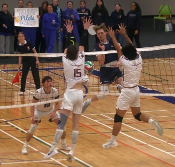 Providence played Assiniboine College in MCAC volleyball action Nov. 21. (Cassidy Dankochik The Carillon)