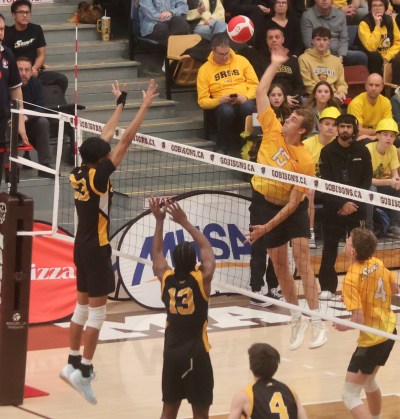 Steinbach lost to Dakota in the AAAA boys varsity semi-finals Nov. 27. (Cassidy Dankochik The Carillon)
