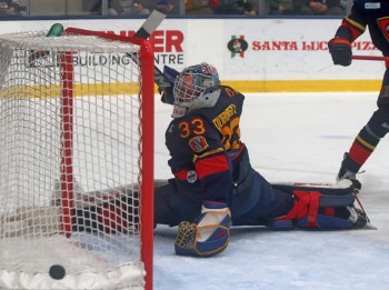 Austin Dubinsky keeps his eye on a bouncing puck during MJHL action against Steinbach Dec. 5. (Cassidy Dankochik The Carillon)
