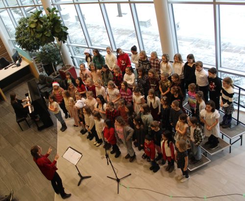 GREG VANDERMEULEN THE CARILLON 

Steinbach Credit Union launched their annual tradition of bringing holiday spirit to their Steinbach branch as part of their annual Christmas Carols events. Mitchell Elementary Choir kicked off this year’s list of concerts on Tuesday as attendees enjoyed free coffee and cookies. Running from 10:15 a.m. to 10:30 a.m. future dates include Elmdale Grade 3 Choir on Dec. 15, Elmdale Grade 4 Choir on Dec. 16, Steinbach Mennonite Handbelles on Dec. 17, Steinbach Regional Choir on Dec. 18 and Steinbach Christian high school choir on Dec. 19.