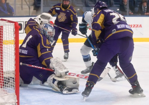 Steinbach defeated the Winnipeg Monarchs 7-0 in MJHL action Dec. 10. (Cassidy Dankochik The Carillon)