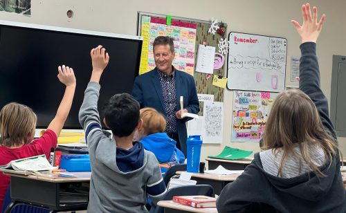 CARILLON ARCHIVES 

Springfield-Ritchot MLA Ron Schuler spends time in a classroom during I Love to Read month.