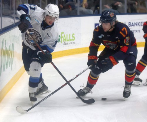 Marek Miller of the Steinbach Pistons passes the puck during MJHL action. (Cassidy Dankochik The Carillon)