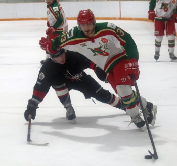 Kaan Bitchok battles with a Red River player during an SEMHL game in Ile des Chenes. (Cassidy Dankochik The Carillon)