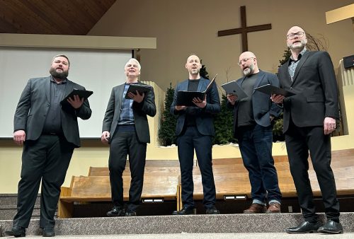 GREG VANDERMEULEN THE CARILLON 

Proximus 5, a Winnipeg-based, five-voice ensemble, took to the stage at Grace Mennonite Church in Steinbach on Feb. 6. The talented singer held a workshop with the Steinbach Regional Secondary School Chamber Choir before including them in their performance. The chamber choir is a group of auditioned Grade 11 and Grade 12 students.