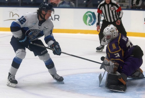 Goaltender Austin Ball had a strong season for the Winnipeg Monarchs. (Cassidy Dankochik Carillon Archives)