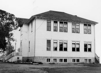 CARILLON ARCHIVES
Steinbach’s first elementary school was built in 1912 and served the community until 1964 when it was closed to make way for the construction of a Steinbach Civic Centre.