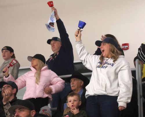 Niverville beat Waywayseecappo 4-1 in their MJHL semi-final, including a 7-0 win in game five. (Cassidy Dankochik The Carillon)