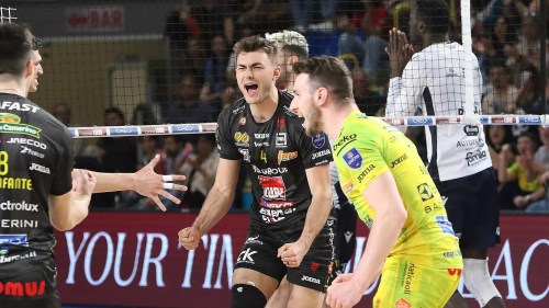 Eric Loeppky shouts in excitement after Lube won a point during their semi-finals-clinching match April 18. (Cucine Lube Civitanova)