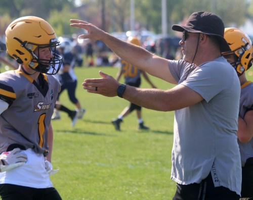 Sabres football program co-ordinator Jamie Peters gives instruction to an SRSS player. Peters is putting the call out for additional volunteer coaches. (Cassidy Dankochik Carillon Archvies)