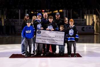 The Steinbach Pistons present representation from Steinbach Minor Hockey with a cheque for nearly $20,000 at the start of the playoffs, thanks to a partnership to donate proceeds from their 50/50 draws. The team added on more than $6,000 in playoff 50/50. Left to Right: Jody Modler, Kyren Geisheimer, Nicole Murray, Jackson Murray, Kent Ledingham, Carson Modler, Josh Plett, Lincoln Murray, Liam Plett, Gavin Reimer. (Steinbach Pistons)