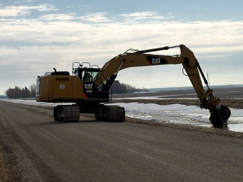 MATTHEW FRANK THE CARILLON 

A Rural Municipality of Tache excavator clears ice from a drain on April 10. An agreement was reached between the RM and the Operating Engineers of Manitoba Local 987 for a three year deal, ending the strike on April 9.