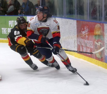 Marlen Edwards scored the game winner in Niverville's opening night win over Summerside at the Centennial Cup. (Cassidy Dankochik Carillon Archives)