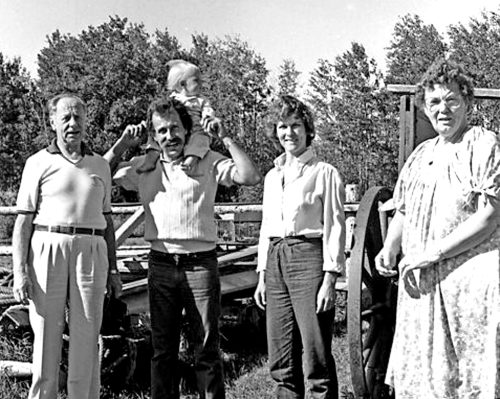 CARILLON ARCHIVES 

Colleen and Claude Lord (the couple in the centre with daughter Francoise) had as bed and breakfast guests Geoff and Helen Byrne from Cranberra, Australia. The Byrnes were intrigued with Twin River Farm and promised to tell their friends back home about it.