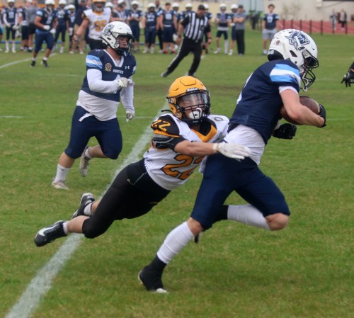 Steinbach Regional's varsity and junior varsity football teams were in action at Grant Park May 21. (Cassidy Dankochik The Carillon)