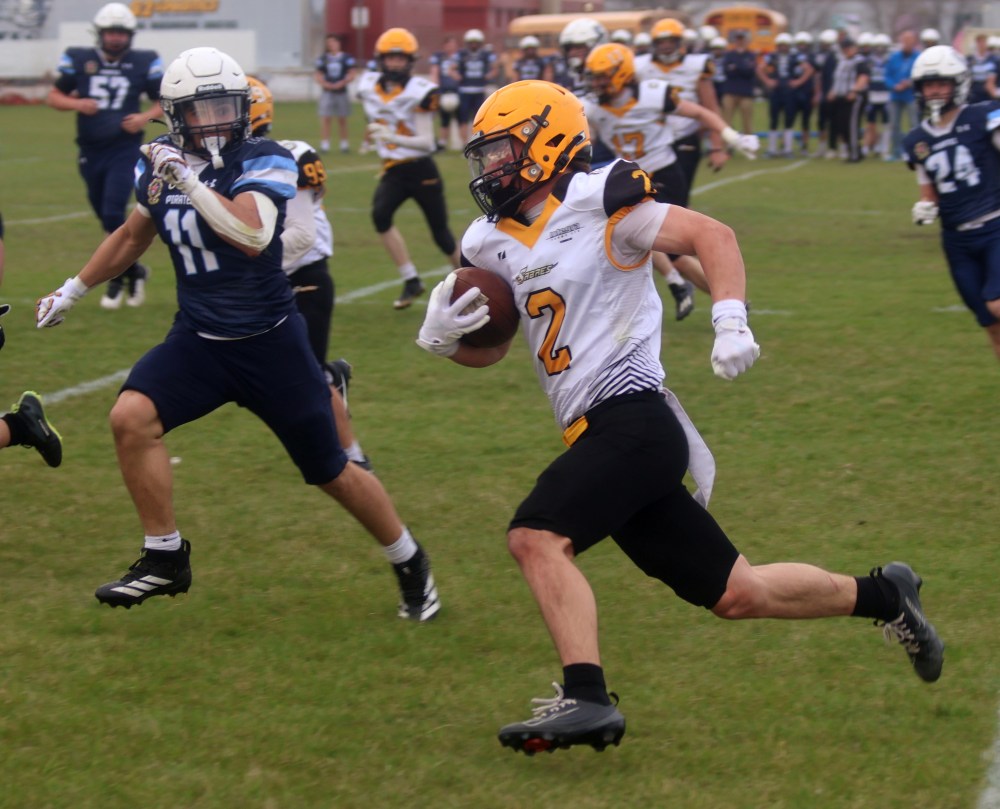 Steinbach Regional's varsity and junior varsity football teams were in action at Grant Park May 21. (Cassidy Dankochik The Carillon)