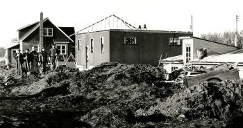 CARILLON ARCHIVES 

Mill Street East between Kroeker Avenue and Barkman Avenue was the first residential street in Steinbach to boast running water in every house. A shared well and pressure system served a number of homes there in 1951.