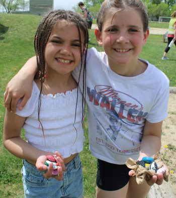 GREG VANDERMEULEN THE CARILLON
Bothwell School students hold up their collection of rocks before they hid them adjacent to the local recreation centre.