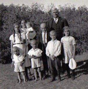 A Falk Family outing, possibly a Saengerfest in Grunthal, 1937.