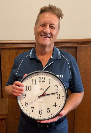 Submitted by Springfield-Ritchot MLA Ron Schuler
Springfield-Ritchot MLA Ron Schuler holds a clock in support of the provincial government moving permanently to Daylight Saving Time, or Central Daylight Time.