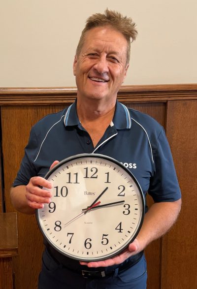 Submitted by Springfield-Ritchot MLA Ron Schuler
Springfield-Ritchot MLA Ron Schuler holds a clock in support of the provincial government moving permanently to Daylight Saving Time, or Central Daylight Time.