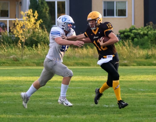 The SRSS Sabres dropped their season opener to Oak Park 69-14. (Cassidy Dankochik The Carillon)