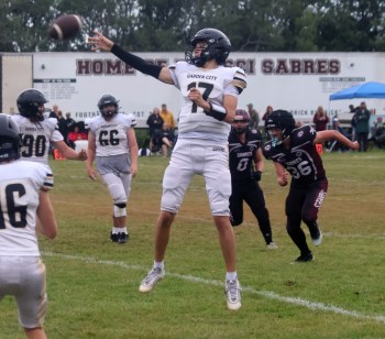 Springfield beat Garden City in pre-season football action in Oakbank Sept. 3. (Cassidy Dankochik The Carillon)