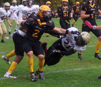 Ryan Martin scored two long touchdowns to power Steinbach Regional to their first win of the WHSFL season. (Cassidy Dankochik The Carillon)