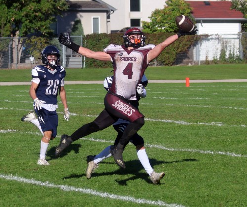 Springfield's River Wiebe stretches out to try and catch this pass during AAAA tier 2 football action in the Winnipeg High School Football League. (Cassidy Dankochik The Carillon)